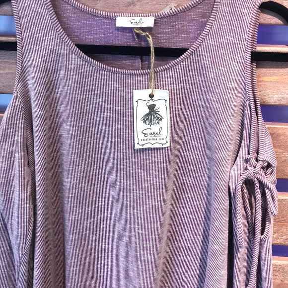 Cold Should Tunic Top, Lace Up Sleeves - Picture 4 of 7